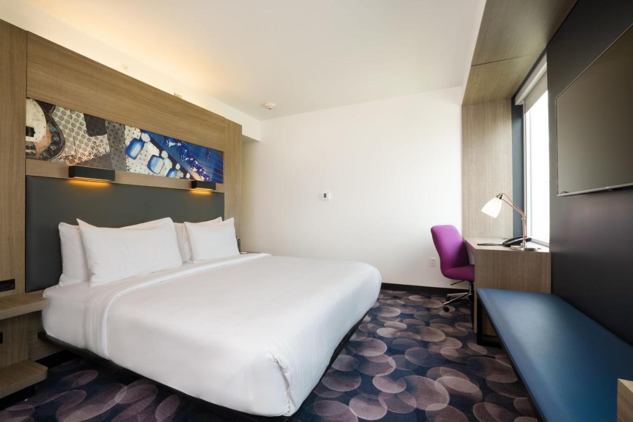Aloft Guest room 1 King